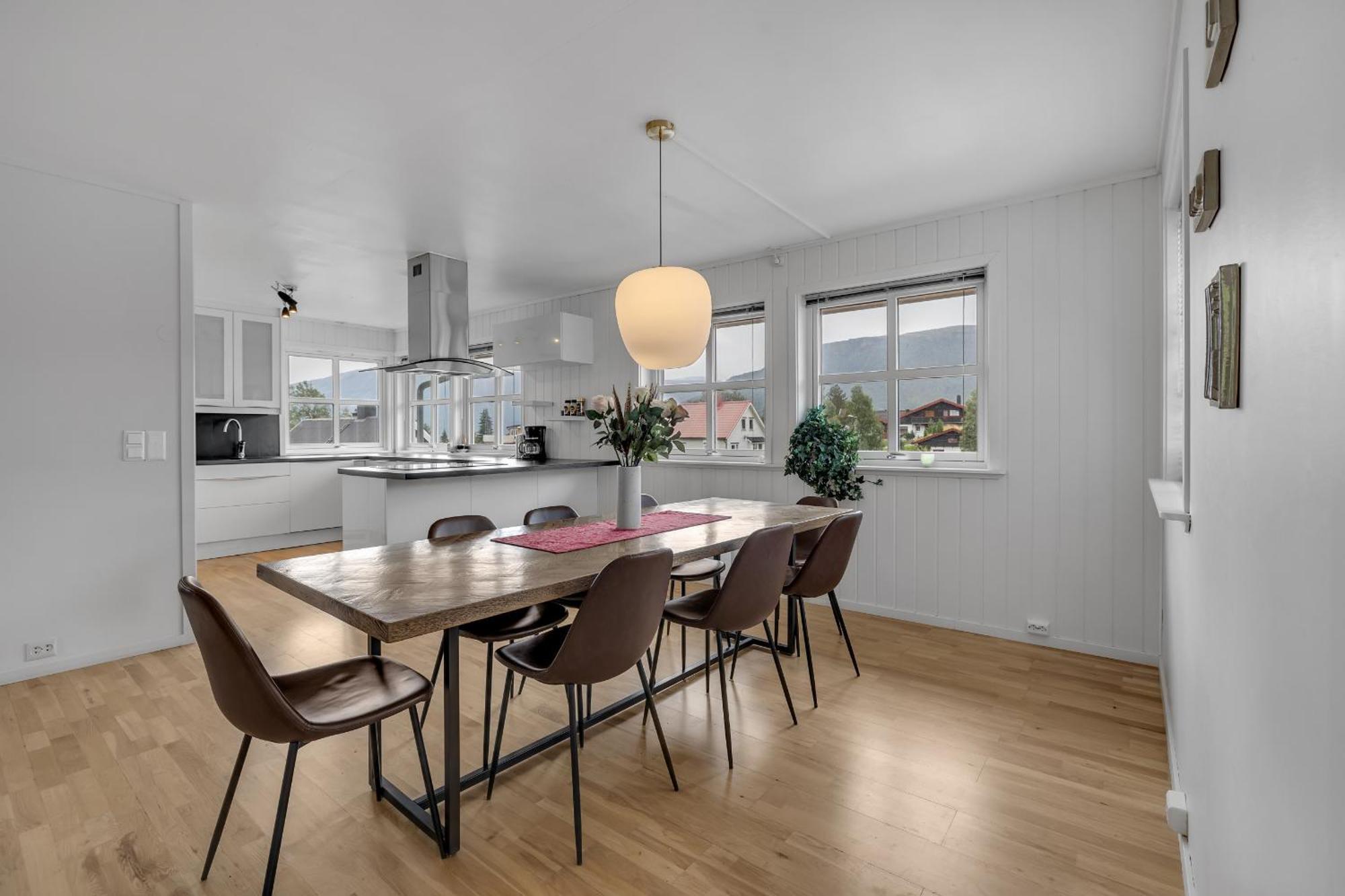 Central Large Modern House With A View Tromsø Exteriér fotografie